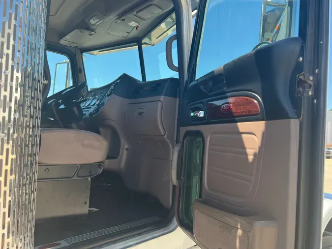 2020 PETERBILT 389