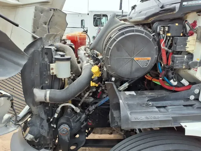 2019 NAVISTAR INTERNATIONAL RH613 DAYCAB S/A