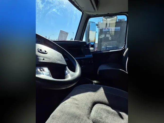 2019 VOLVO VNL64T-300