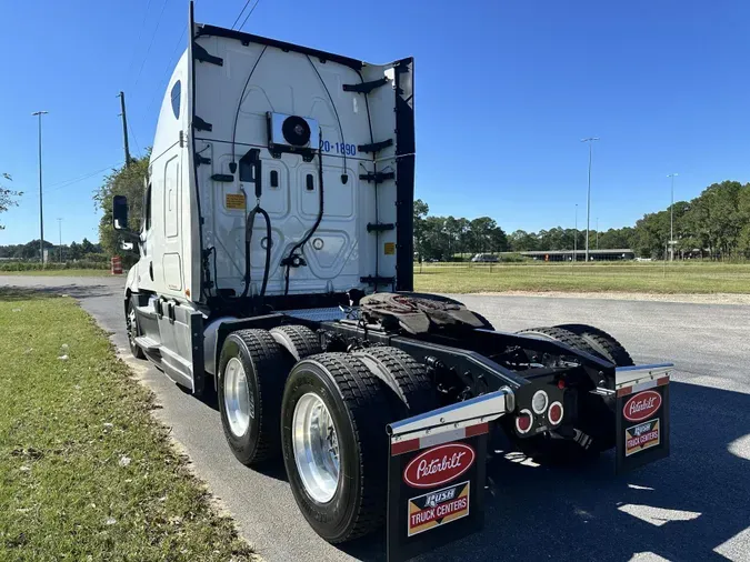 2020 Freightliner Cascadia