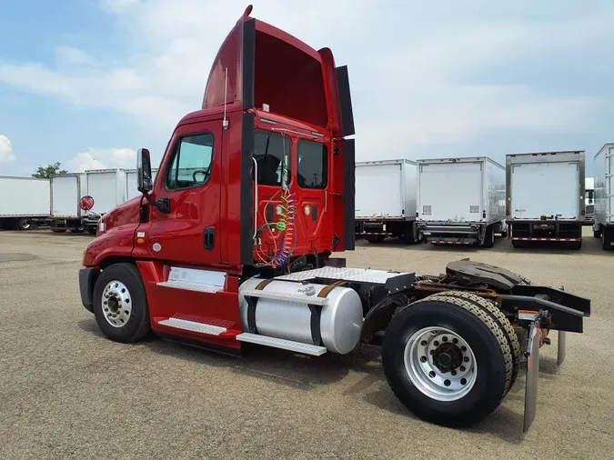 2013 FREIGHTLINER/MERCEDES CASCADIA 125