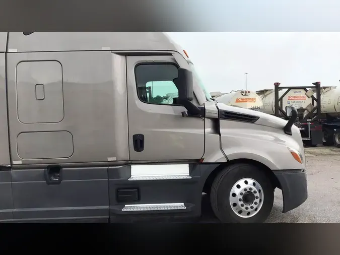 2022 Freightliner Cascadia 126