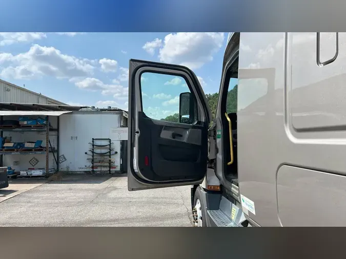 2022 Freightliner Cascadia 126