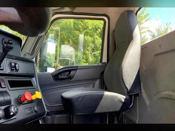 2019 INT LT625 6x4