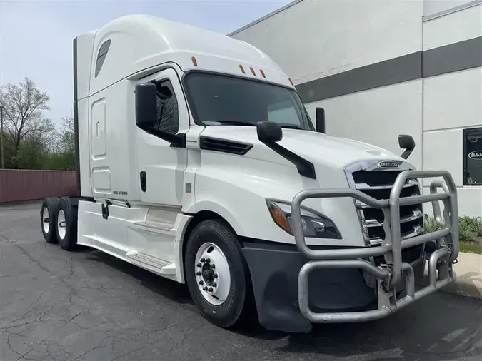 2020 FREIGHTLINER CA126