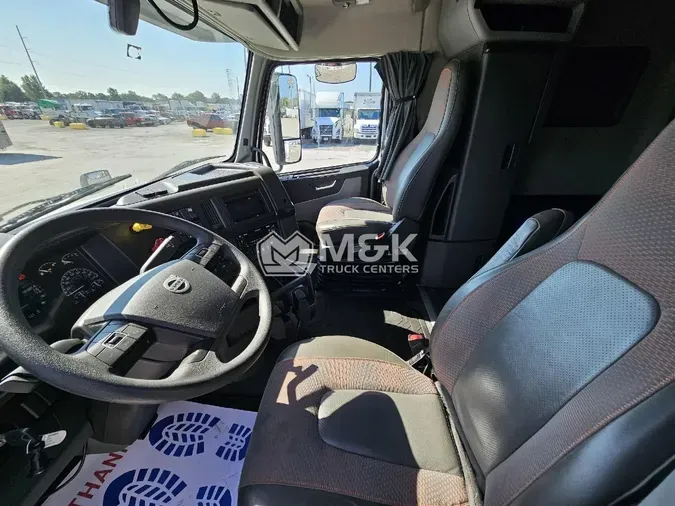 2022 VOLVO VNL64T740