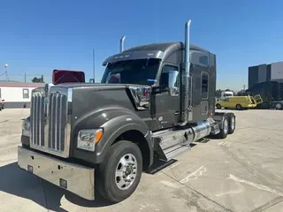 2020 Kenworth W990