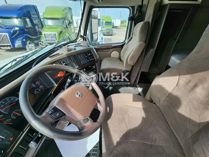 2018 VOLVO VNL64T670