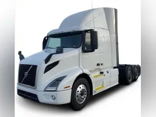 2023 Volvo VNR64T400