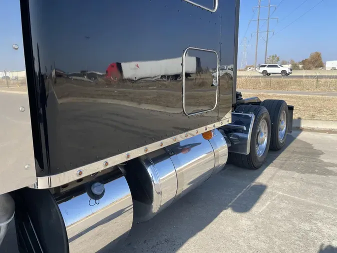 2022 Peterbilt 389