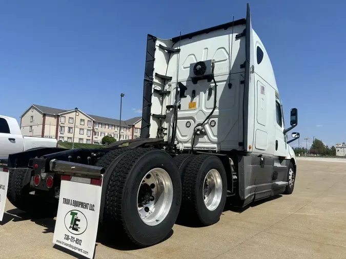 2022 Freightliner Cascadia 126