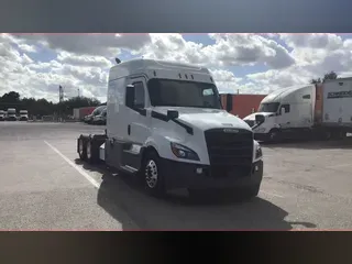 2020 Freightliner Cascadia 126