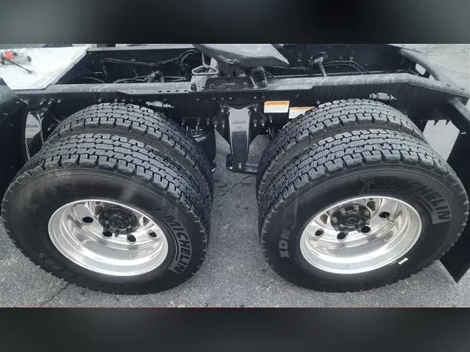 2019 FREIGHTLINER CA126