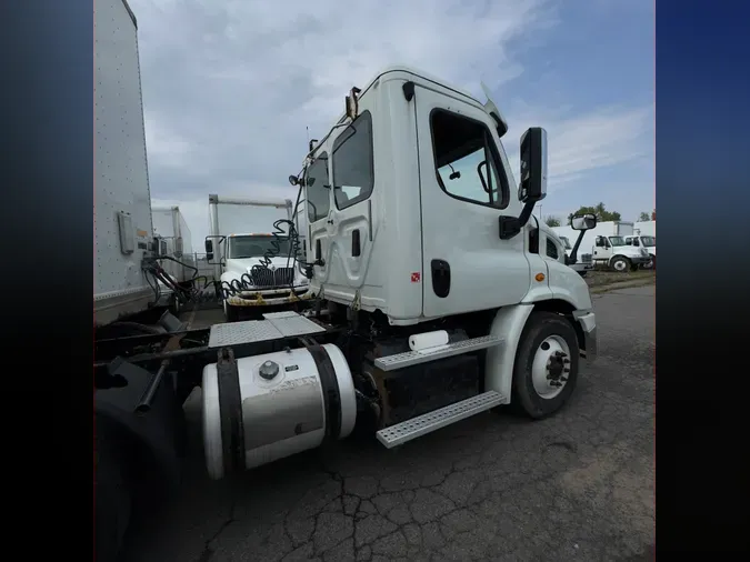 2017 FREIGHTLINER/MERCEDES CASCADIA 113