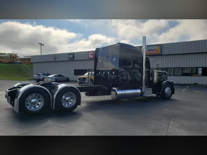 2022 Peterbilt 389