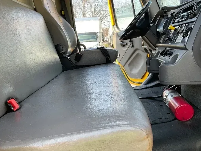 2019 Freightliner M2