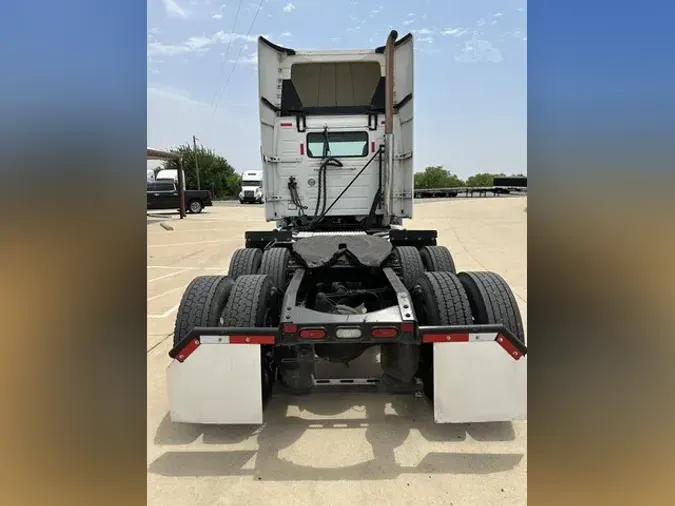 2017 VOLVO VNL64T300