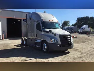 2021 Freightliner Cascadia 126