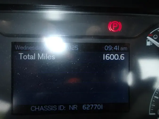 2024 VOLVO VNR64T300