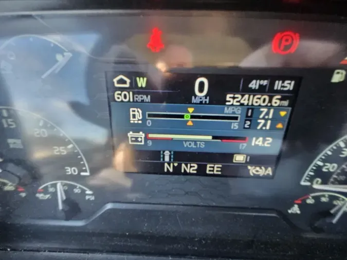 2021 VOLVO VNR64T300