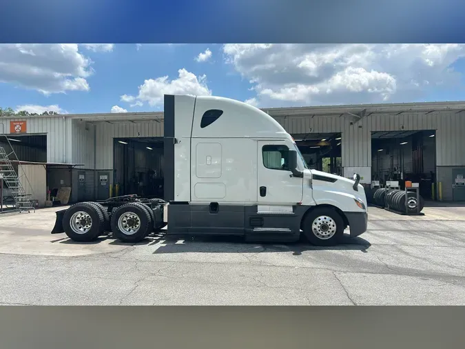 2022 Freightliner Cascadia 126