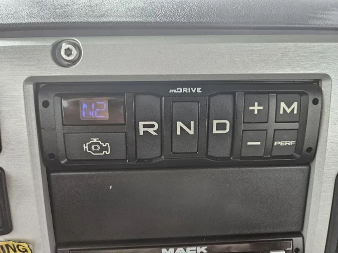 2018 MACK CXU613
