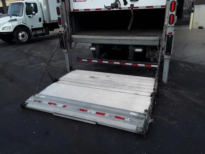 2022 FREIGHTLINER/MERCEDES M2 106