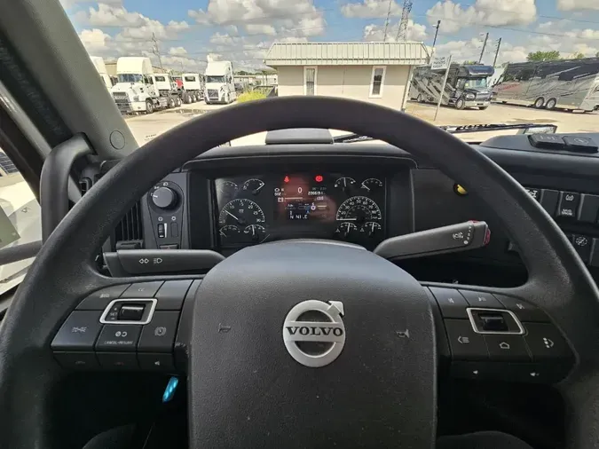 2022 VOLVO VNL64T740