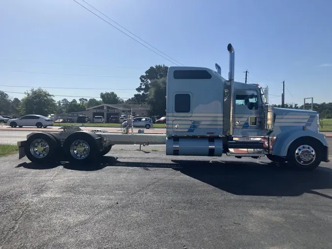 2024 Kenworth W900L