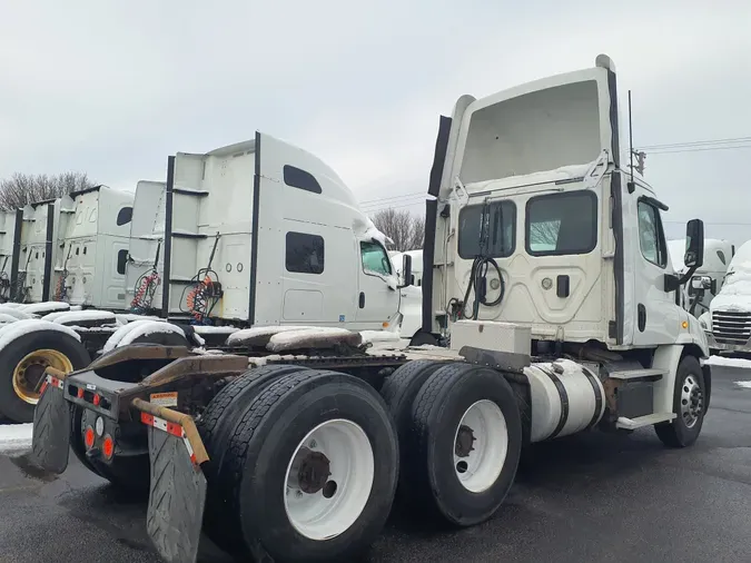 2017 FREIGHTLINER/MERCEDES CASCADIA 113" DAYCAB