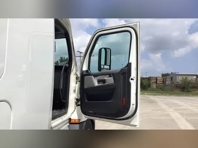 2021 Freightliner Cascadia 126