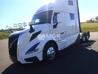 2025 VOLVO VNL64T860