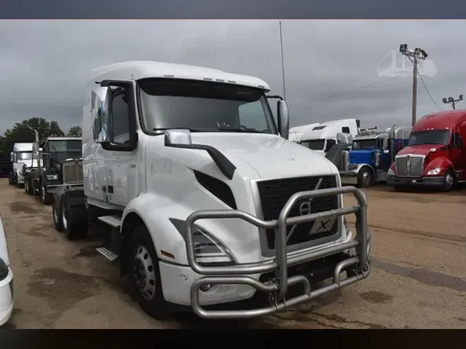 2020 VOLVO VNR62T640