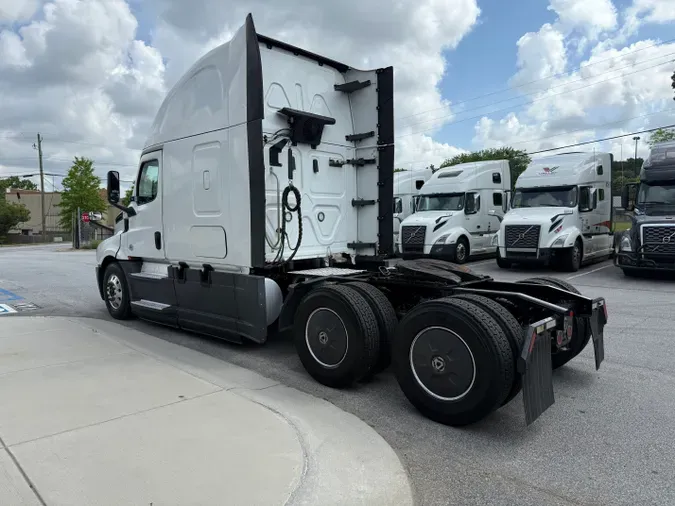 2020 Freightliner Cascadia 126