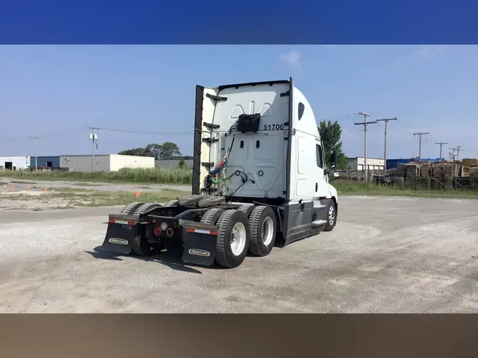2021 Freightliner Cascadia 126