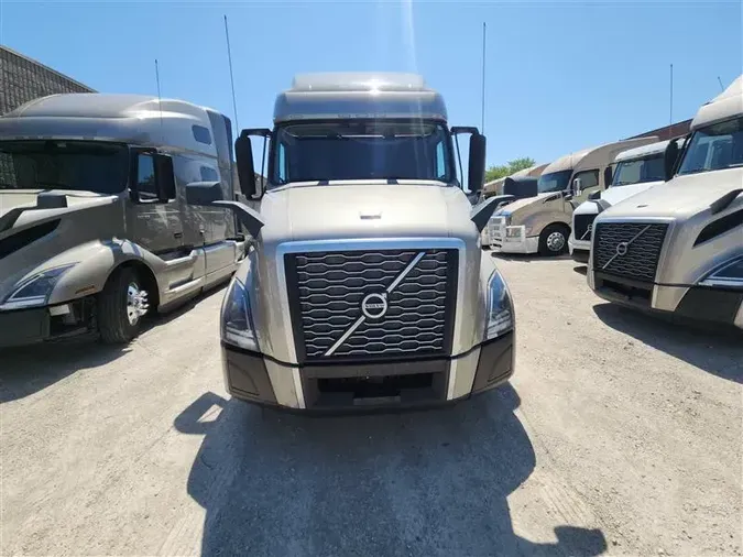 2021 VOLVO VNL760