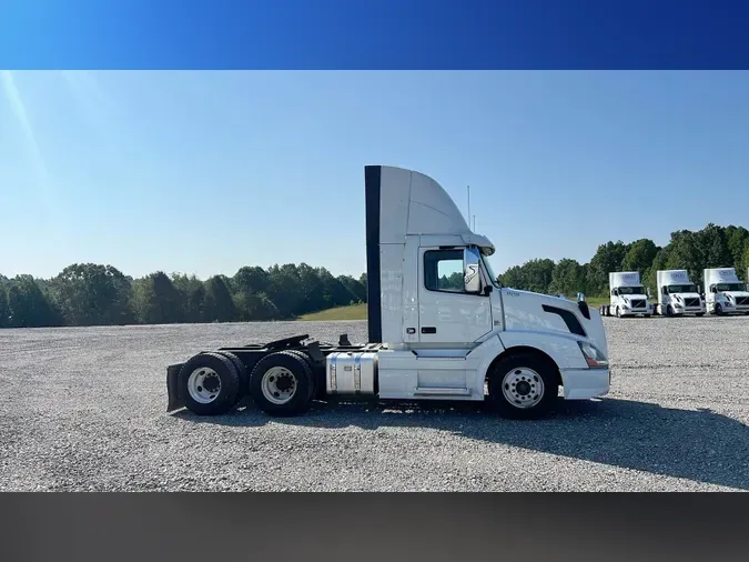 2017 Volvo VNL300