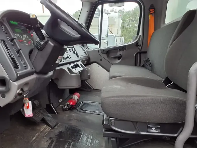 2020 FREIGHTLINER/MERCEDES M2 106