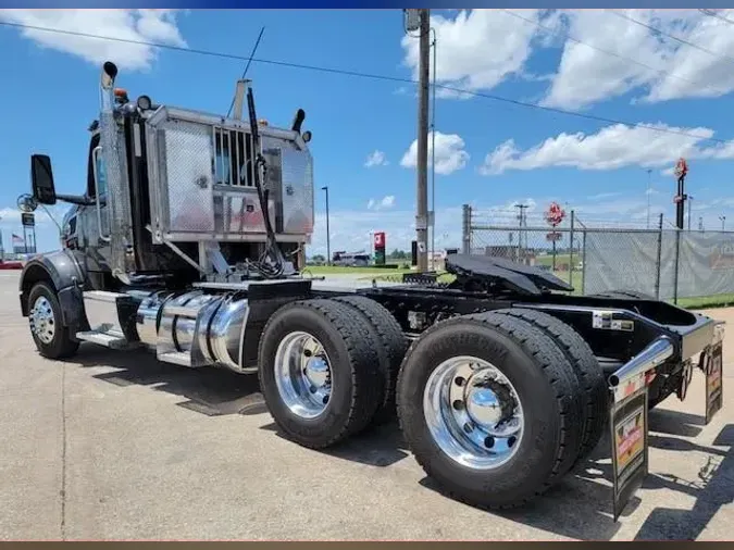 2023 Peterbilt 567