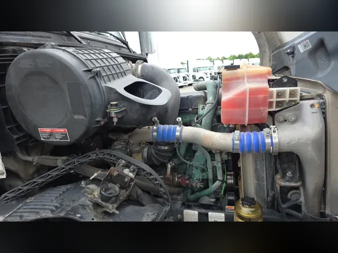 2018 Volvo VNL300