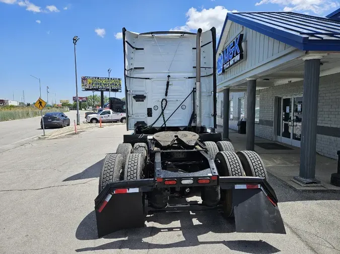 2024 VOLVO VNL64T760