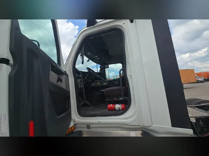 2020 Freightliner Cascadia 126
