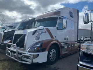 2016 VOLVO VNL64T670