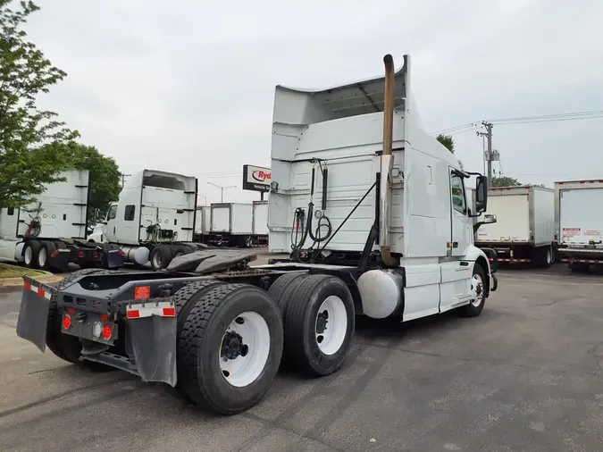 2020 VOLVO VNR64T-640