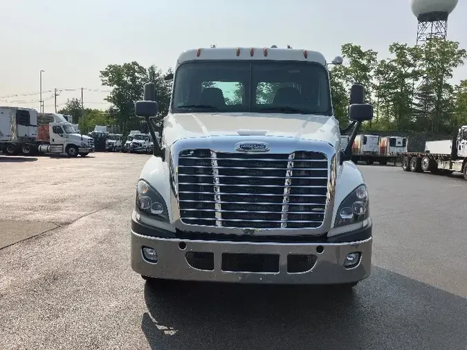 2016 Freightliner X12564ST