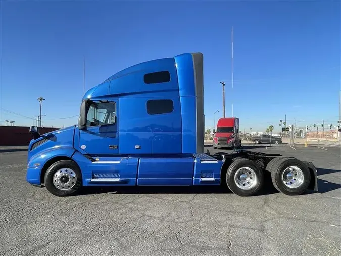 2020 VOLVO VNL760