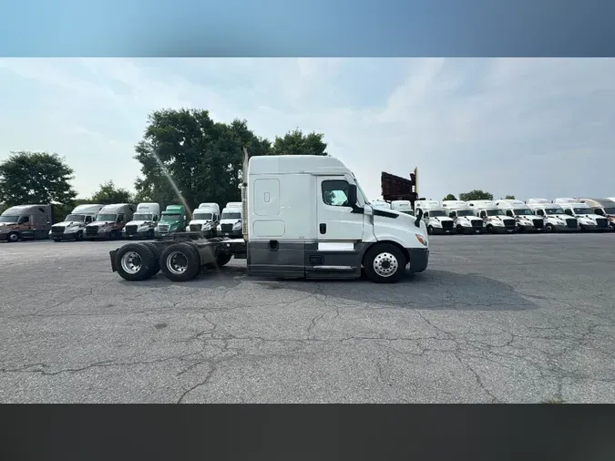 2021 Freightliner Cascadia 126