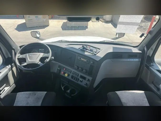 2021 Freightliner Cascadia 126