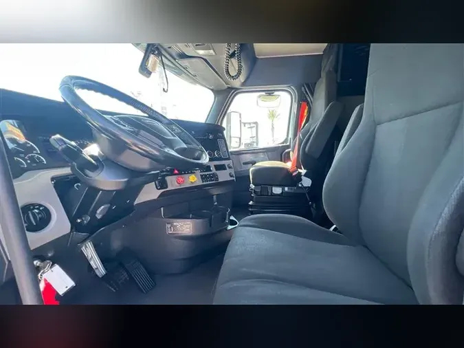 2020 FREIGHTLINER CA126