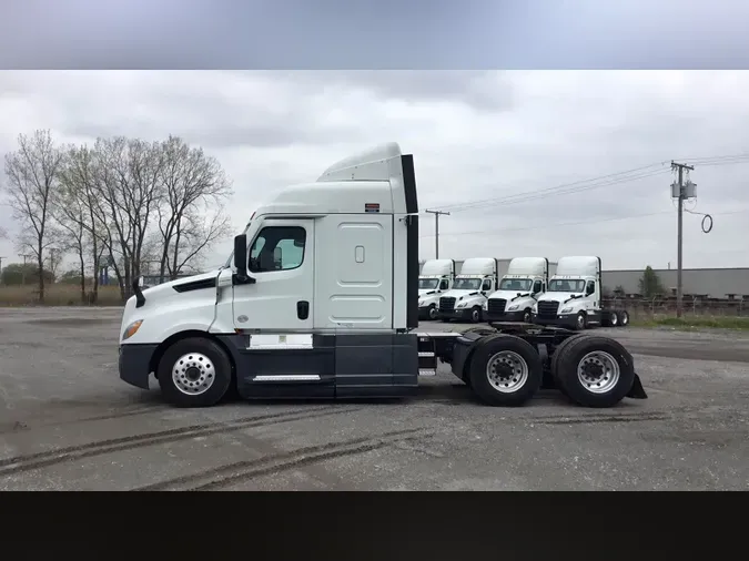 2021 Freightliner Cascadia 126
